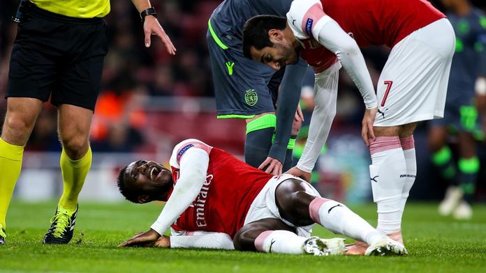 Čecha vyděsilo hororové zranění, Welbeck si ošklivě přisedl kotník
