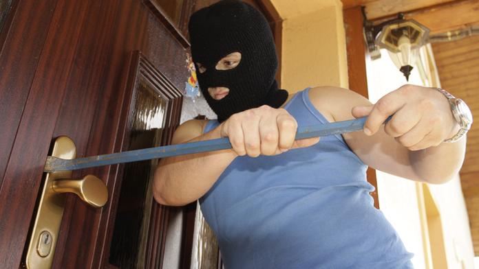 Chatařská sezona končí: TIPY, jak zabezpečit domy proti vykradení