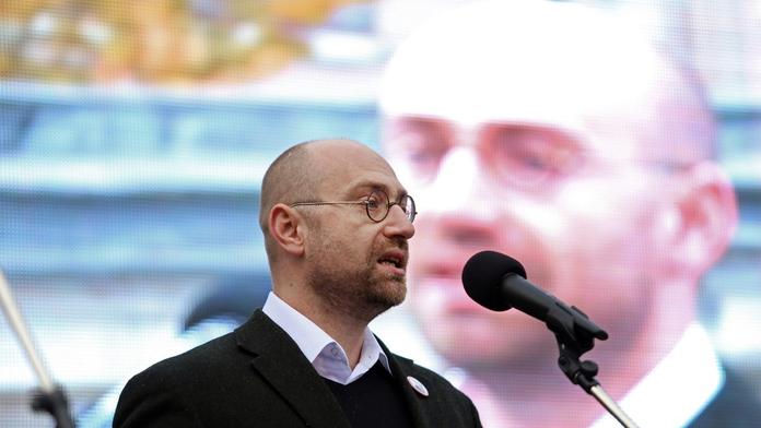 Klausův muž tvrdí, že by mělo být zneužito více žen! Tak to vysvětlil