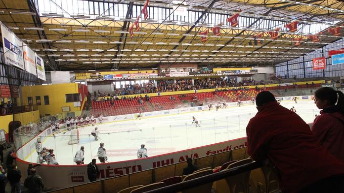 Jihlava musí zavřít stadion. Sváry popraskaly, hrozí zřícení střechy!