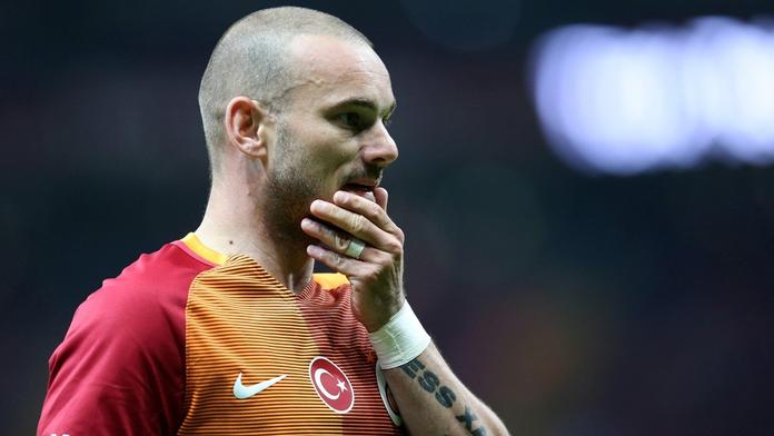 Sneijder do Sparty opravdu nejde. Láká ho tým, který podlehl Slavii