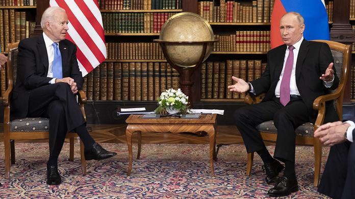 Vladimir Putin a Joe Biden
