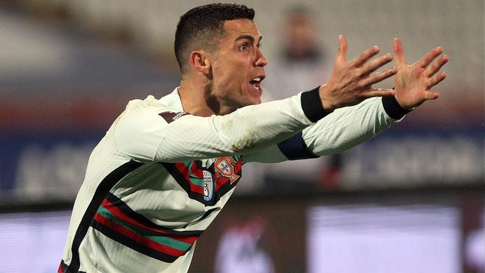 VIDEO: Byl míč za čarou nebo ne? Svět řeší "krádež" Ronaldova gólu!