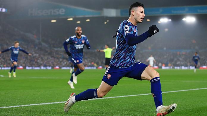 Arsenal vyhrál potřetí v řadě. V Leedsu nastřílel čtyři branky