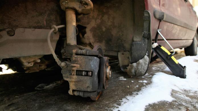 JAK NA AUTO PO ZIMĚ: Co si objednat při přezouvání pneumatik?
