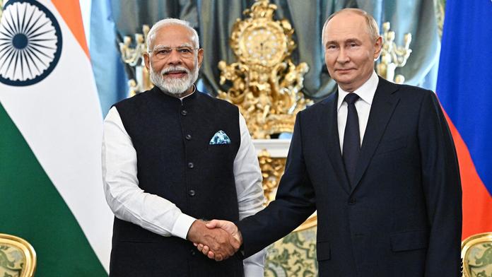 Indický premiér Naréndra Módí a Vladimir Putin