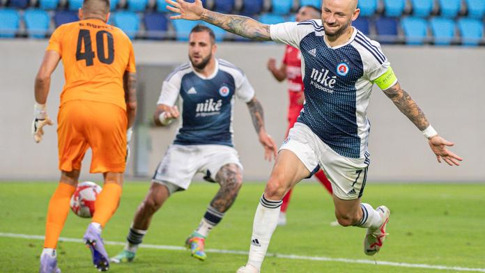 Slovan dál bojuje o Ligu mistrů. Kapitán Weiss soupeři ukázal, jak se kopou penalty