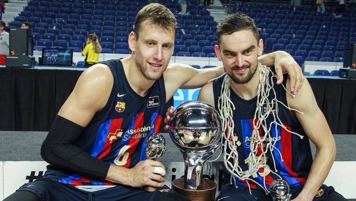 Jan Veselý (vlevo) s Tomášem Satoranským slaví španělský titul