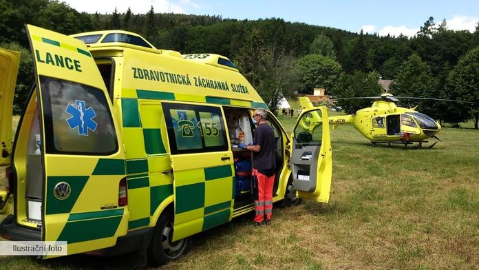 Při tréninku motorek na Strakonicku vletěl stroj mezi diváky. Dva lidé se zranili