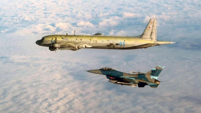 Stihačka F-16 zachytila ruský letoun IL-38