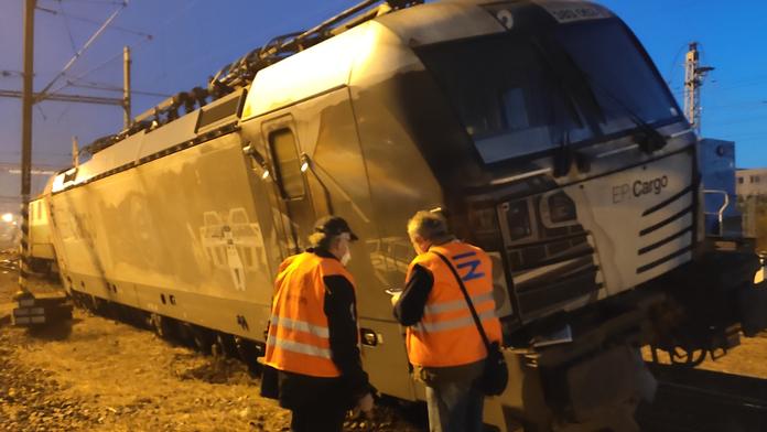 V Kolíně vykolejila lokomotiva, škoda je téměř 30 milionů
