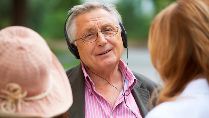 Jiří Menzel poděkuje za Sukničkáře promítáním zdarma