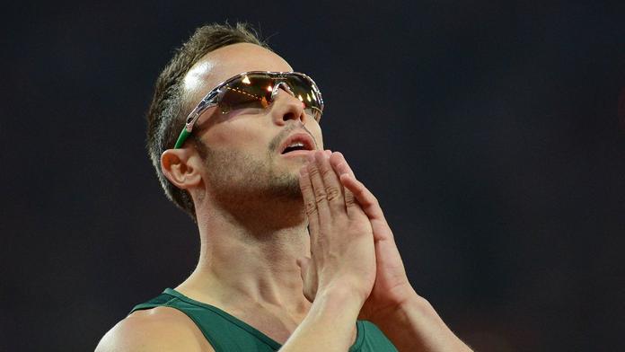 Pistorius má další problém. Zastřelil přítelkyni, a ještě nezaplatil daně!