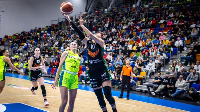 Tradiční basketbalová bitva pro USK. Demolici Žabin sledoval i Ivan Trojan