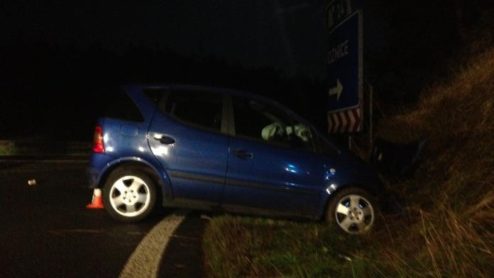 Řidička mercedesu možná chtěla spáchat sebevraždu, strakonická radiála se na hodinu a půl zastavila