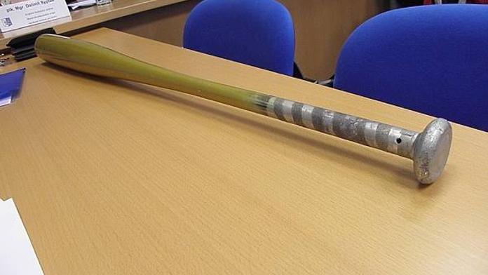 BRUTÁLNÍ NAPADENÍ: Muž (42) zmlátil svou expřítelkyni a její rodiče baseballkou!