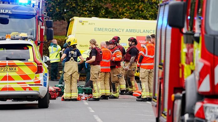 Útočník u synagogy v Manchesteru zabil dva lidi. Terorismus, potvrdila policie