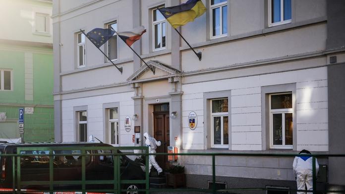 Lidé se na sítích pustili do města, jímž otřásla tragédie. Spletli si vlajku