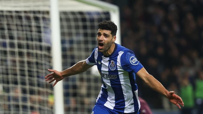 Porto fanouškům nabízelo sítě i praporky. Všechno se prodalo