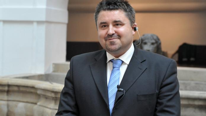 Poslanec Úlehla: 39 000 čistého mi nestačí. Chci víc!