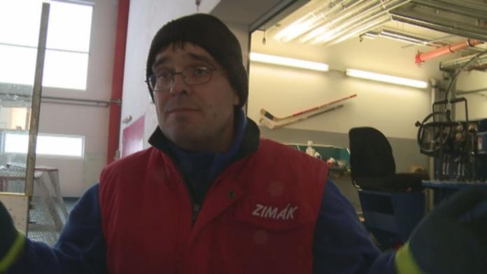To je on! Domažlický policista, který na služebně strkal prsty ženě mezi nohy