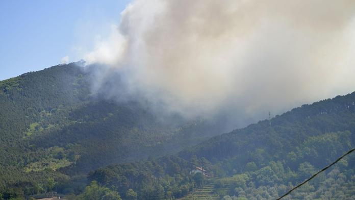 Itálii pustoší lesní požáry. Z okolí Pisy evakuovali tisíce lidí