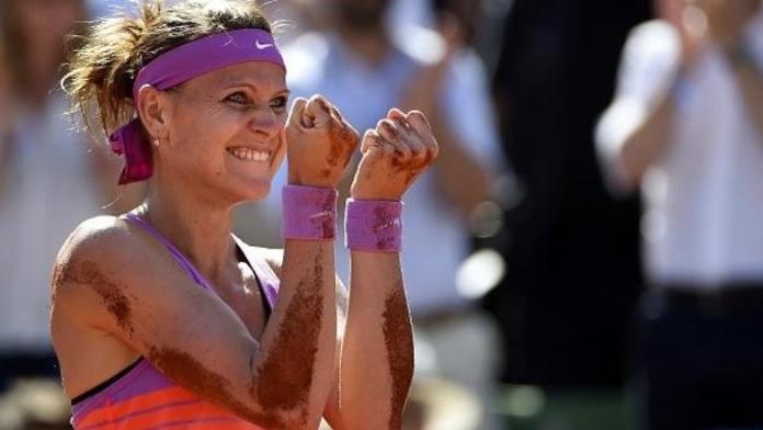 LUCIE to dokázala! Na Roland Garros vyhrála aspoň čtyřhru