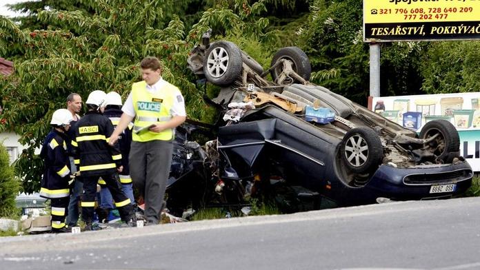 Při nehodě tří aut a dodávky na Blanensku zemřel jeden člověk