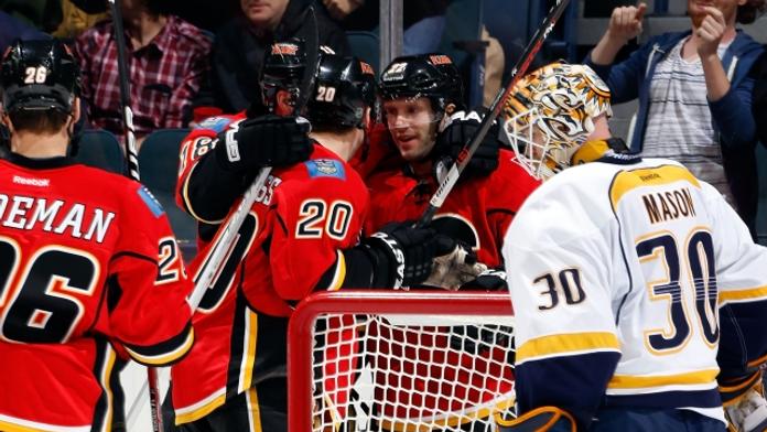Calgary vítězí i bez Červenky. Góly dává Hudler