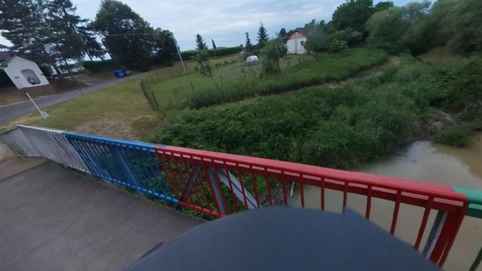 Policisté se dohadovali o mrtvolu na hranici. Byla přesně na čáře
