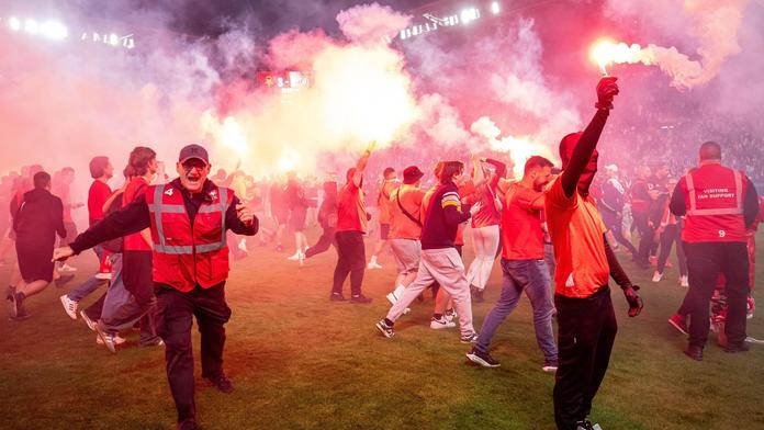 Selhání Roučka, že nepřerušil derby? Bývalý sudí Jílek kolegu chápe