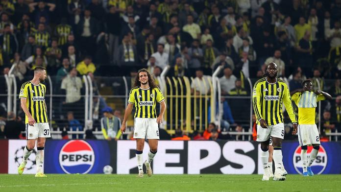 Trenérův kredit je na nule. Turecká média po kolapsu nešetří Fenerbahce