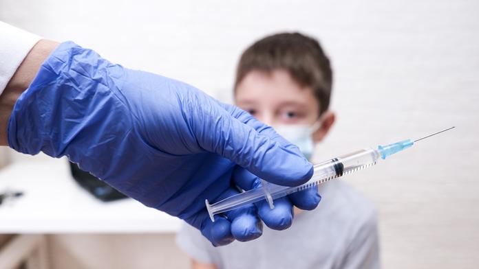 Očkování malých dětí začne v ČR rychleji. Ministerstvo řeklo, kdy vakcíny dorazí