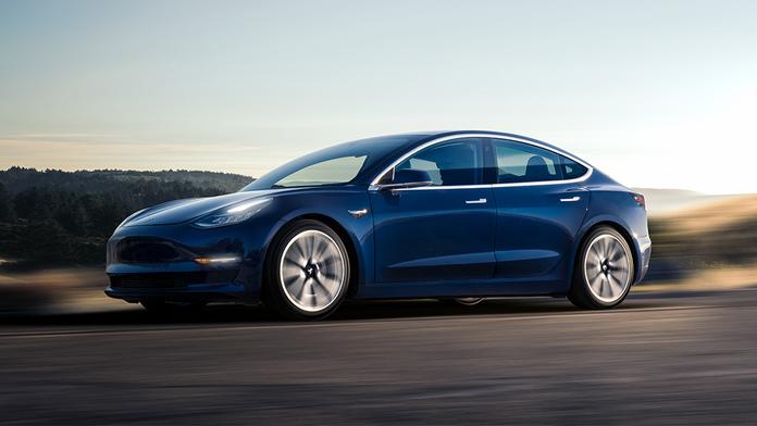 Tesla ztrácí miliardy a Musk nervy. Napadl své kritiky