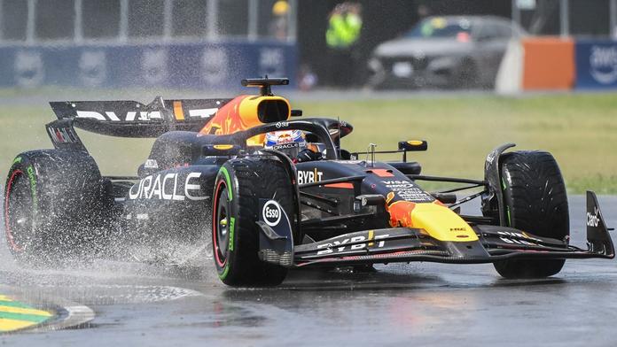 Max Verstappen při deštivém tréninku v Montrealu