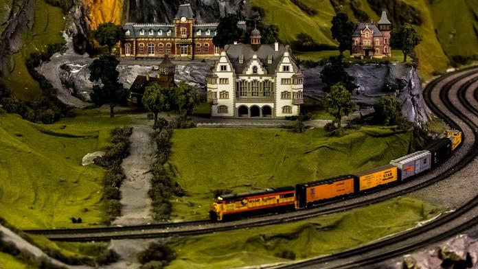 Největší model železnice: Stovka vláčků projíždí 13kilometrovou trať