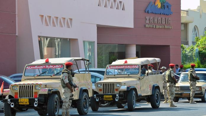 Detaily útoku v Egyptě: Terorista na pláž připlaval, cílil na ženy!