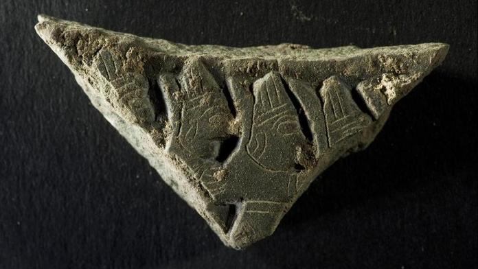 Archeologové objevili v Česku historický unikát. Rytiny jsou staré tisíce let