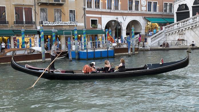 Neštěstí na dovolené: Otec v Benátkách zachraňoval dcerku (3), ROZDRTILA HO GONDOLA