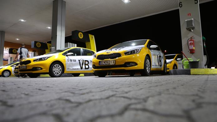 Vrátila se Veřejná bezpečnost? Ale kdeže, to je taxík!