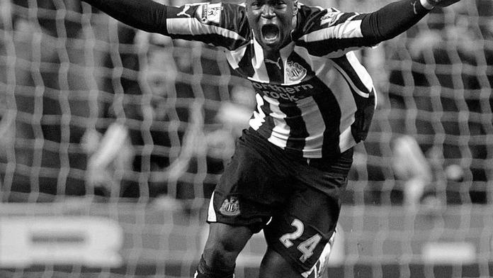 Smrt fotbalisty v Číně: Bývalá hvězda Newcastle zkolabovala