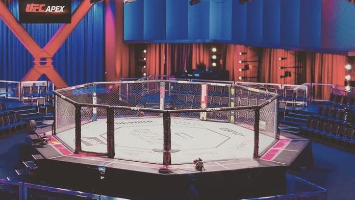 Bývalý šampion MMA je na útěku. Policie před ním varuje
