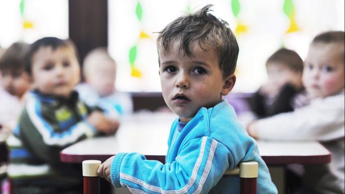 Slovenskem otřásá skandál. Učitelky ve školce měly zavírat děti do skladu