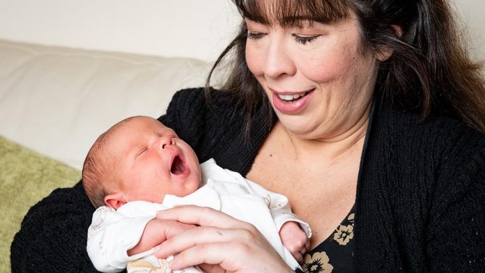 Žena vyhrála miliony v loterii. Za získané peníze si pořídila dítě