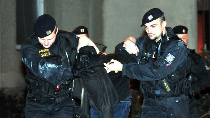 VELKÉ ZATÝKÁNÍ: Policie sebrala několik fotbalistů včetně hráčů první ligy!