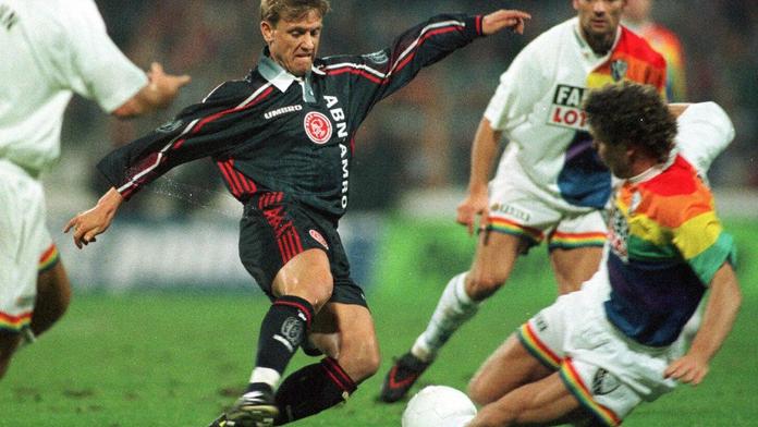 Drsná realita: Bývalý světový fotbalista dnes jezdí s odtahovkou!