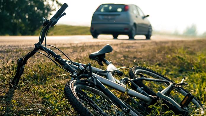 Tragická nehoda na Třebíčsku. Po srážce s autem zemřela cyklistka