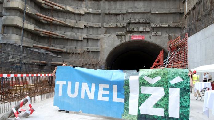 Blanka sice zlevní, přesto bude stát o deset miliard víc než sliboval Bém!