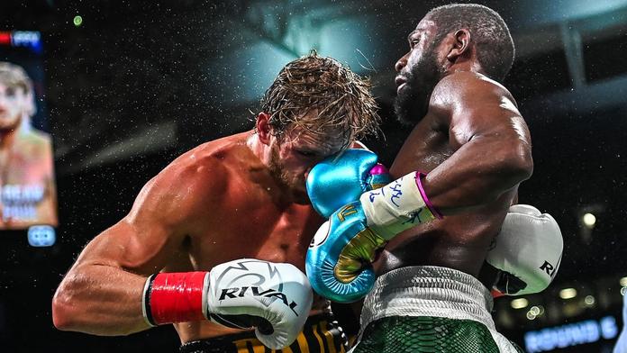 Byl boxerský zápas Mayweather vs. Paul zfixlovaný? Fanoušci zuří