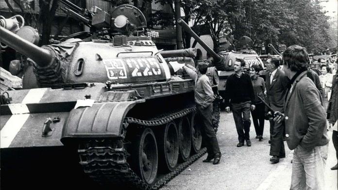"Vojáci mířili i na děti! Tátu zrada zabila," vzpomínají lidé na rok 68